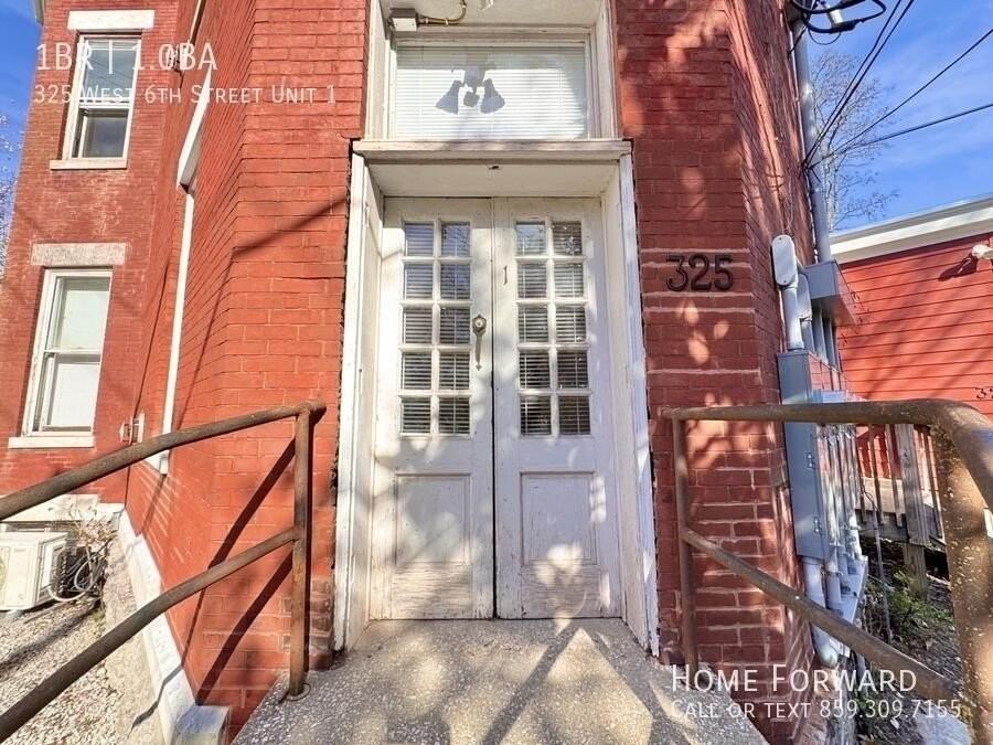 325 W Sixth St Apt 1 #1 - Photo 2 of 19