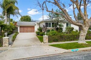 featured image of 5313 Calle De Arboles