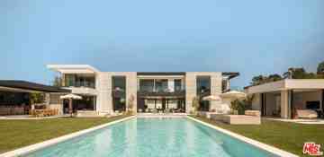 featured image of 6889 Dume Dr