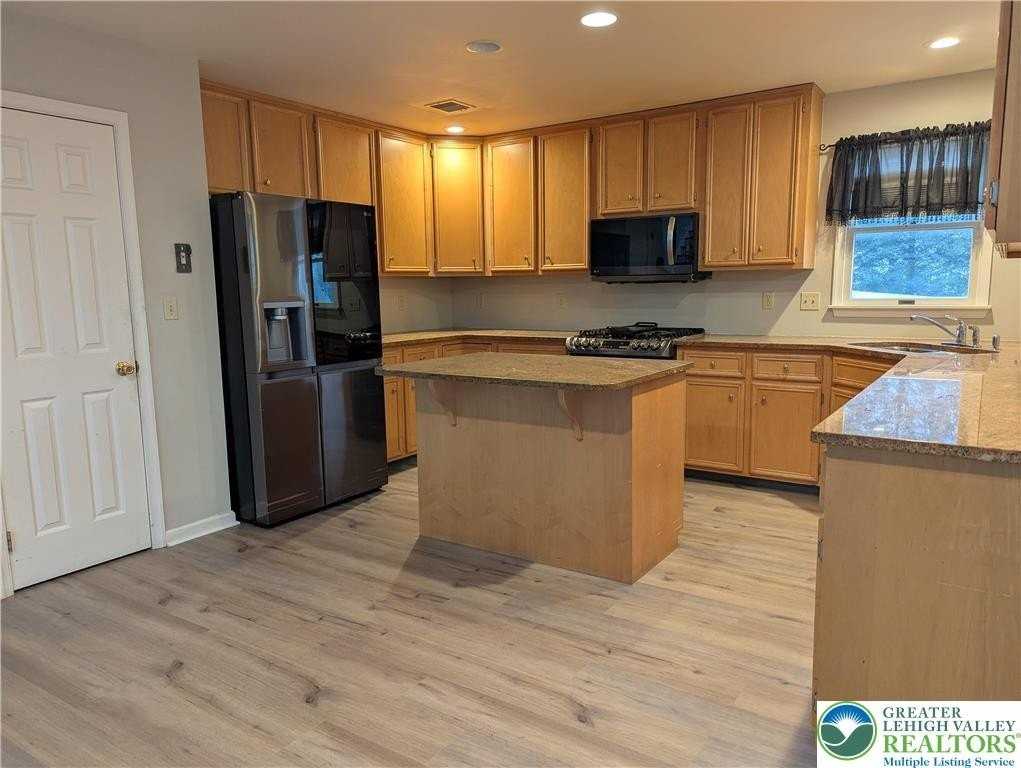 64 Millbrook Ct - Photo 3 of 15