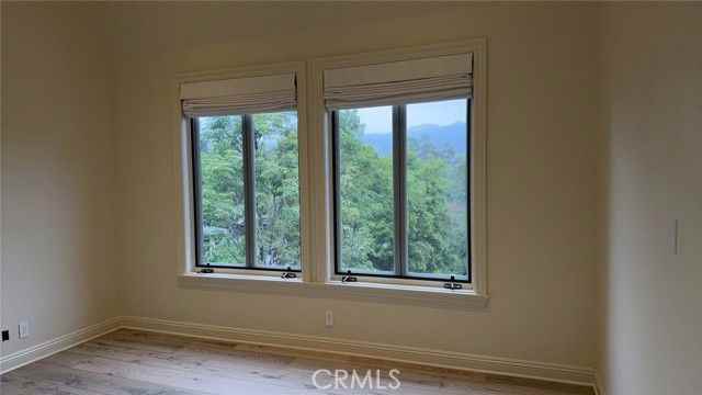 980 Ellington Ln - Photo 2 of 8