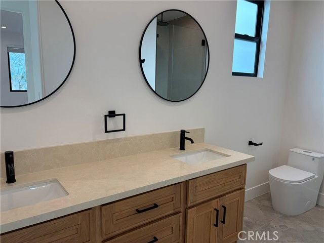 19214 Calvert St - Photo 3 of 8