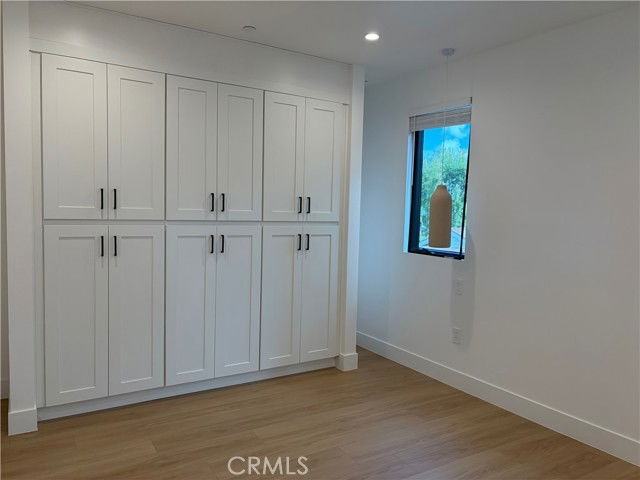 19214 Calvert St - Photo 4 of 8