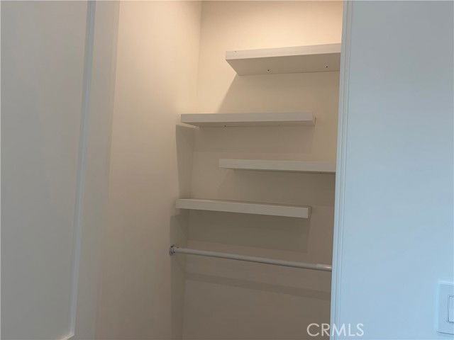 19214 Calvert St - Photo 5 of 8