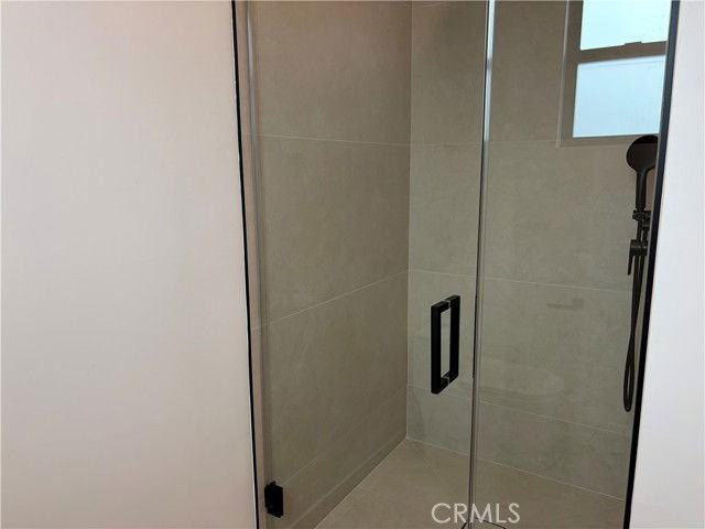 19214 Calvert St - Photo 7 of 8