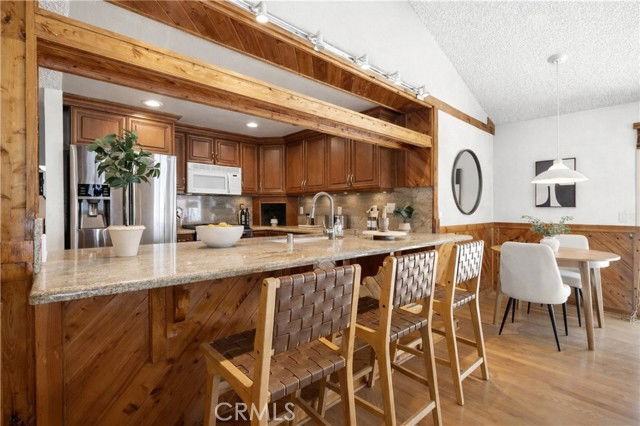 26017 Redbluff Dr - Photo 4 of 8