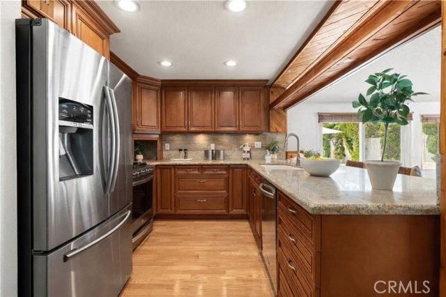 26017 Redbluff Dr - Photo 5 of 8