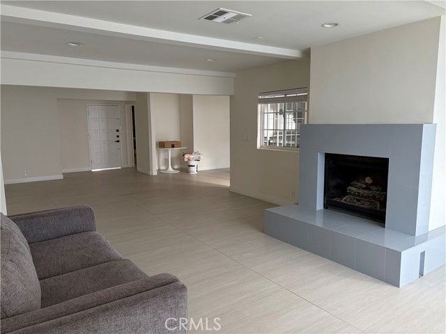 19216 Calvert St - Photo 2 of 8