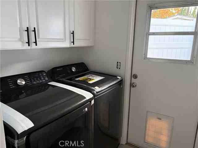 19216 Calvert St - Photo 3 of 8