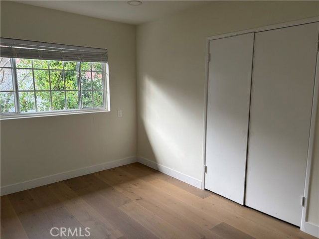 19216 Calvert St - Photo 6 of 8