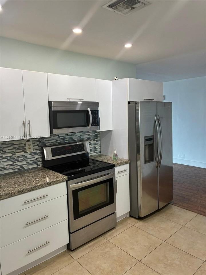 705 E 9th Ct - Photo 4 of 18