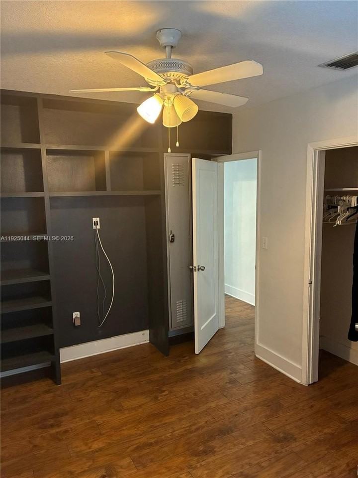 705 E 9th Ct - Photo 7 of 18