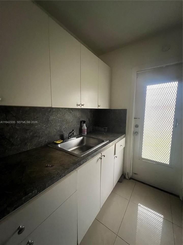 16120 Ne 19th Ct #3 - Photo 3 of 15