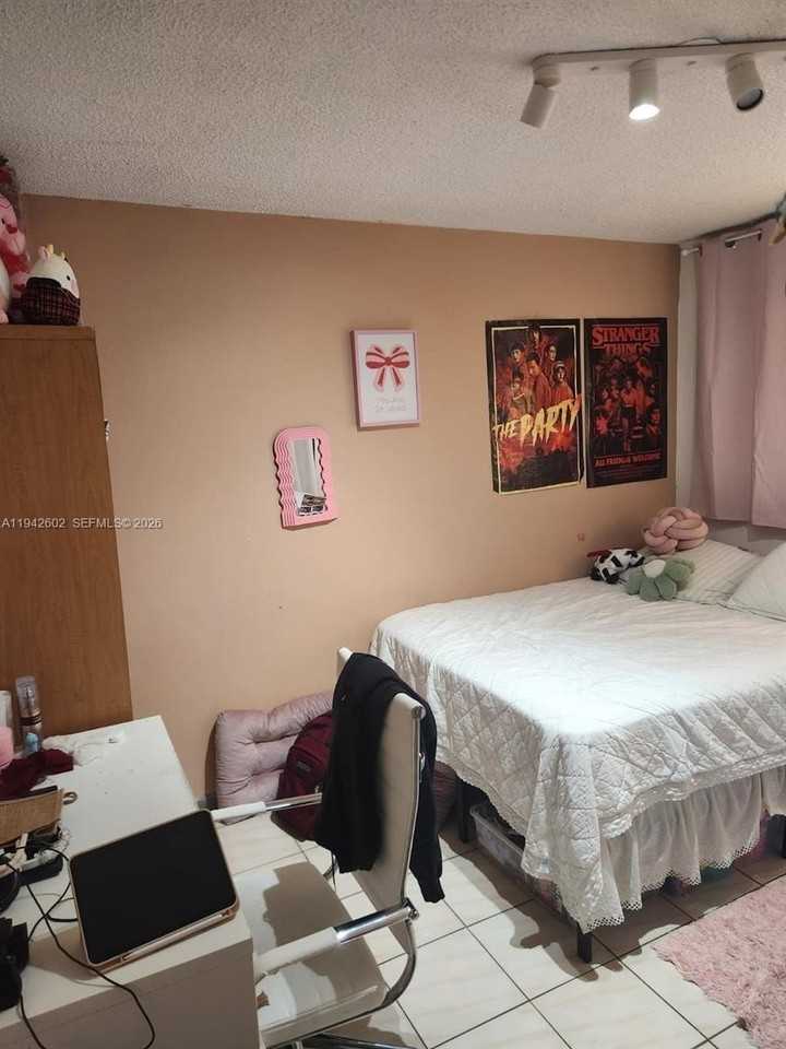 2498 Sw 17th Ave #4209 - Photo 3 of 7