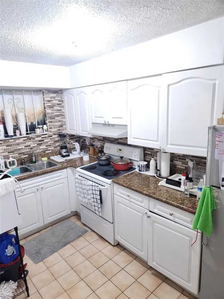 2498 Sw 17th Ave #4209 - Photo 6 of 7