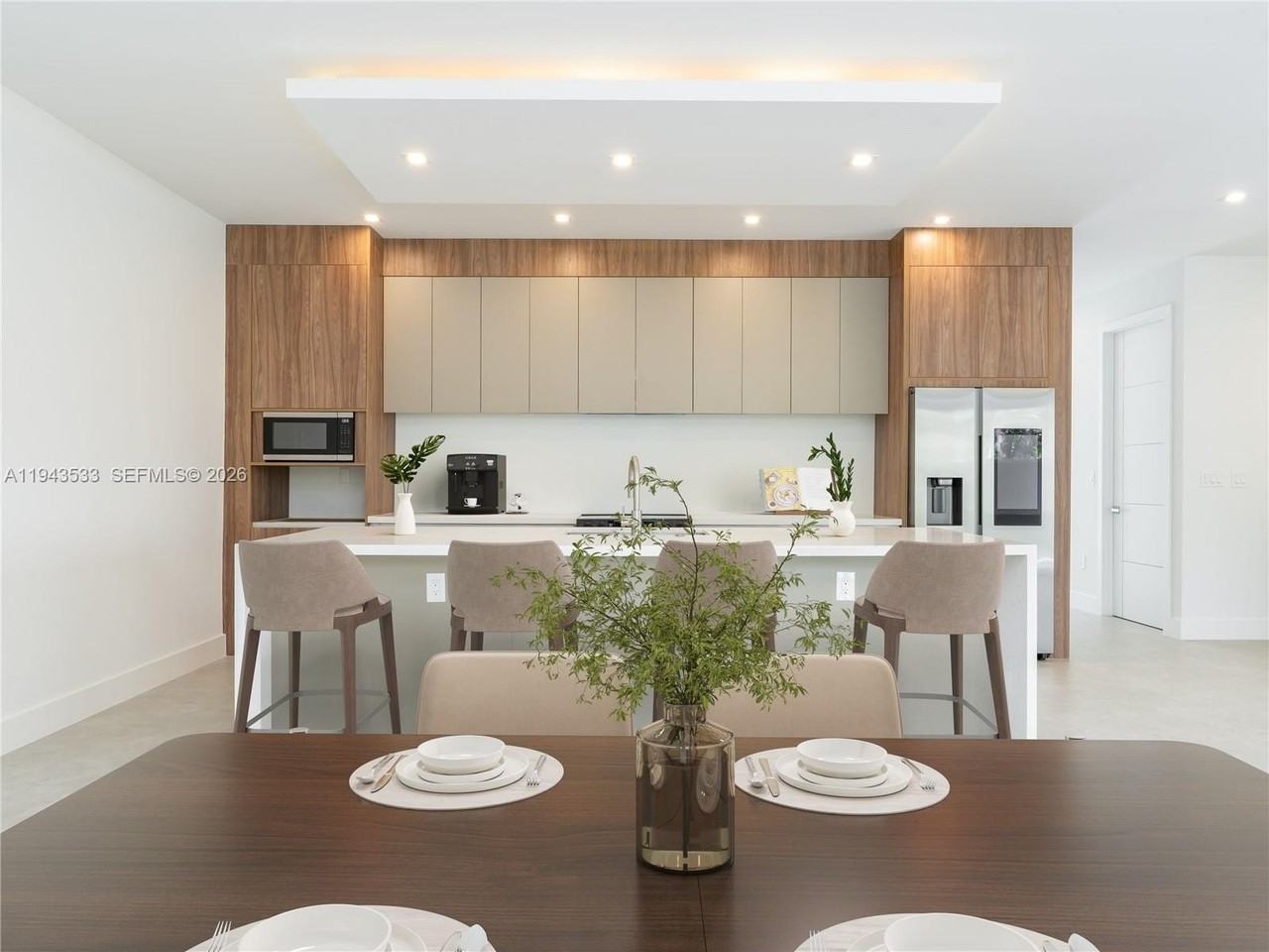 1703 Sw 23rd St - Photo 5 of 17