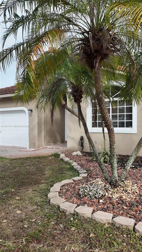 3265 Sw 153rd Pl #0 - Photo 2 of 39