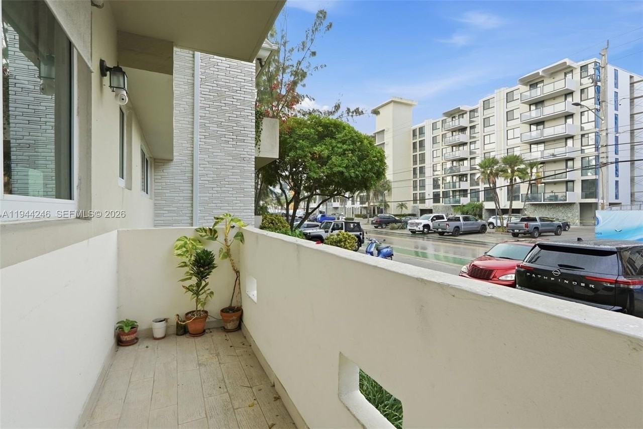 9881 W Bay Harbor Dr #2 - Photo 5 of 26