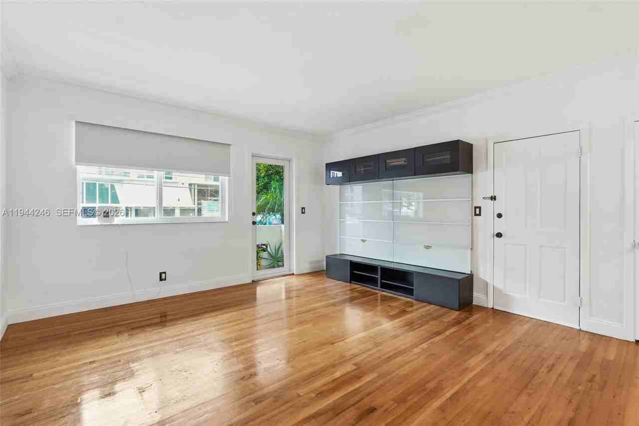 9881 W Bay Harbor Dr #2 - Photo 7 of 26