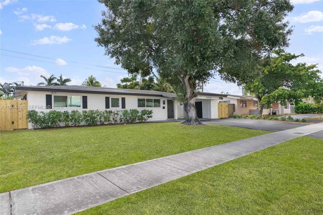 1472 Ne 62nd St #1472 - Photo 3 of 35