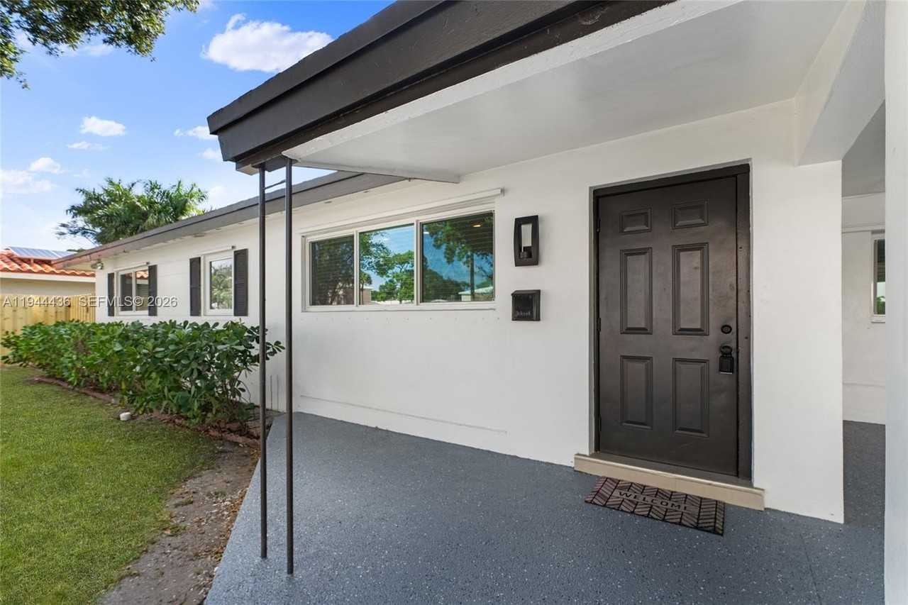 1472 Ne 62nd St #1472 - Photo 5 of 35