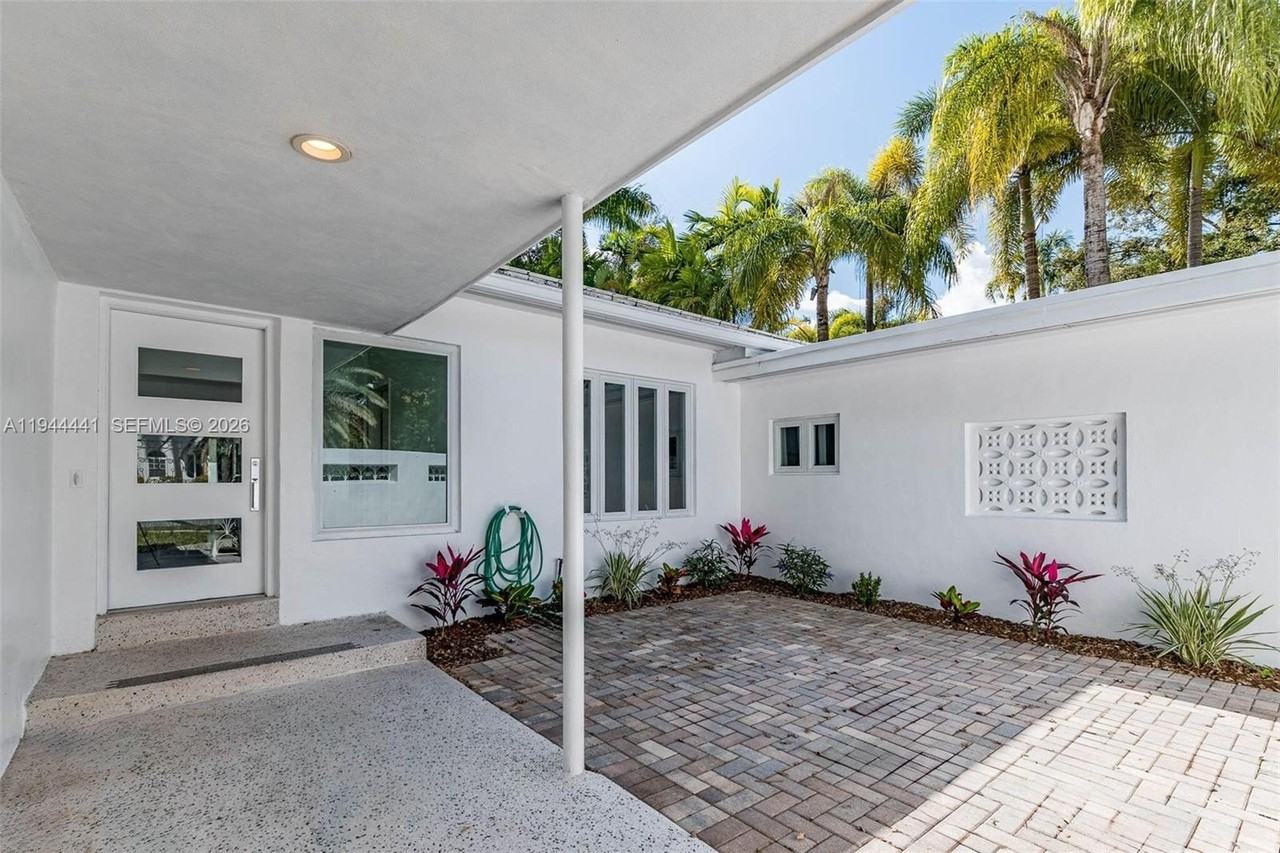 680 Ne 57th St - Photo 5 of 42