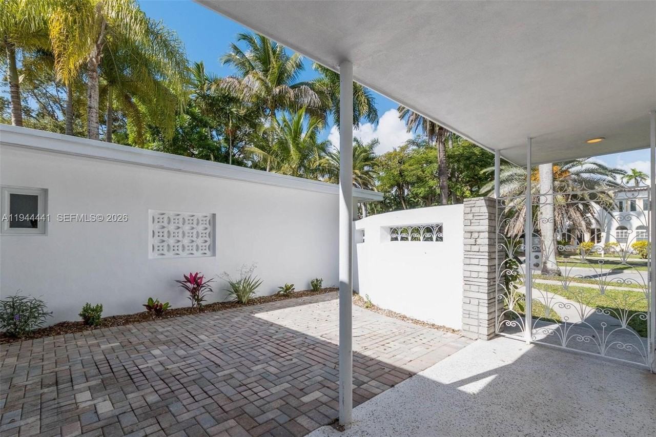 680 Ne 57th St - Photo 7 of 42