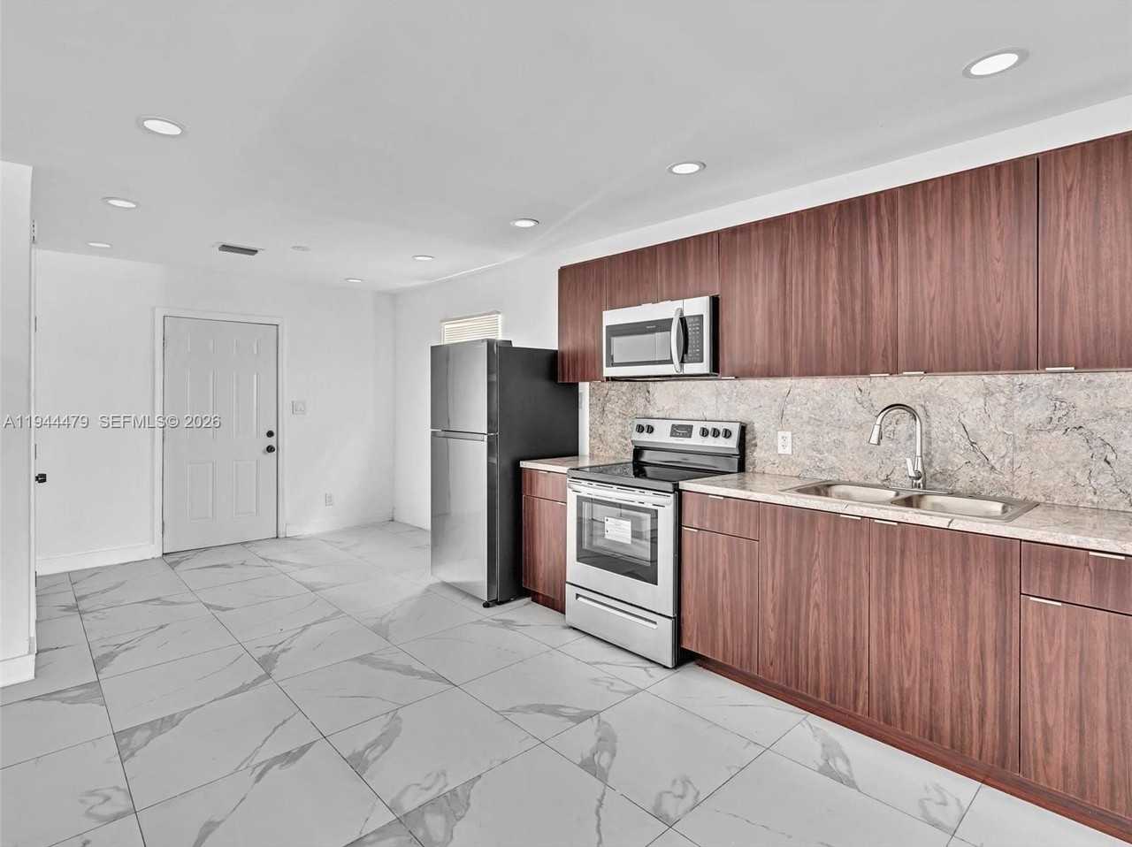 5424 Pembroke Rd #A - Photo 6 of 21