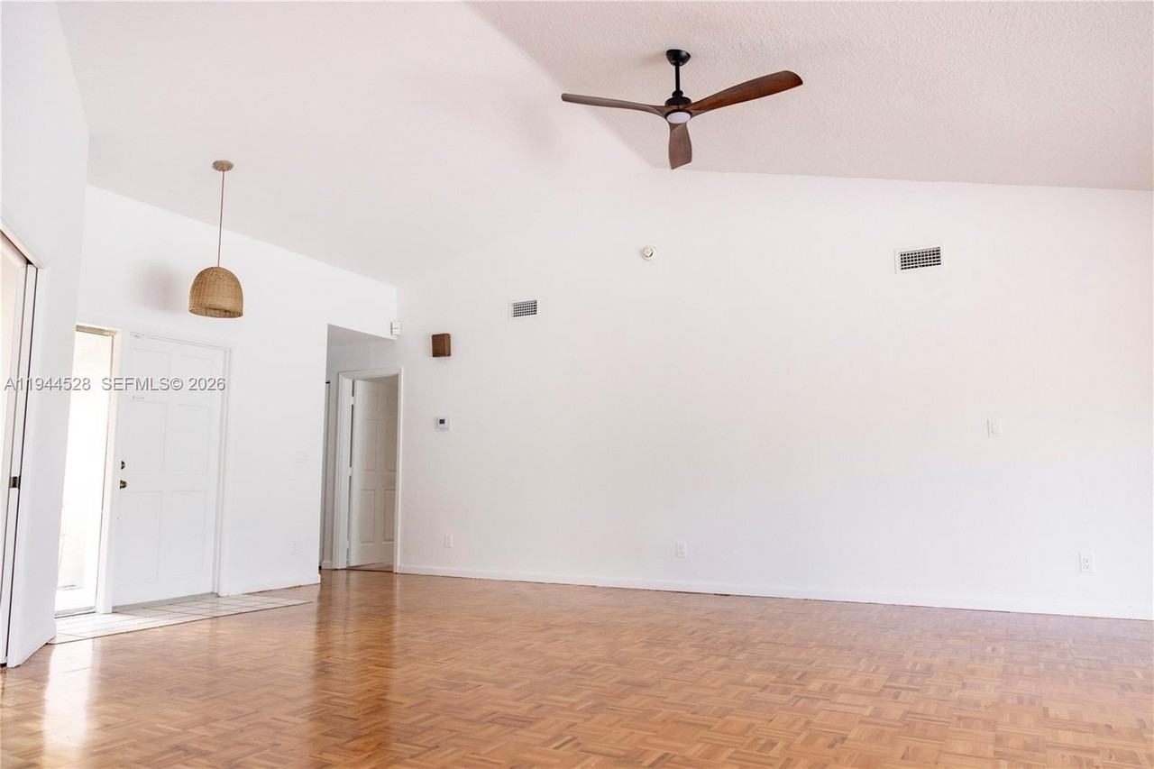 8775 Sw 57th St - Photo 5 of 35