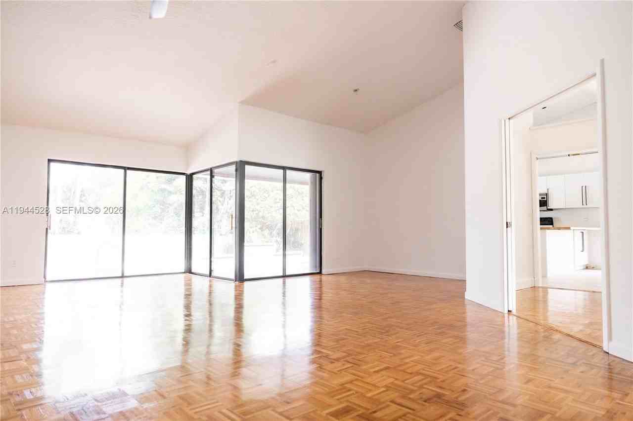 8775 Sw 57th St - Photo 4 of 35