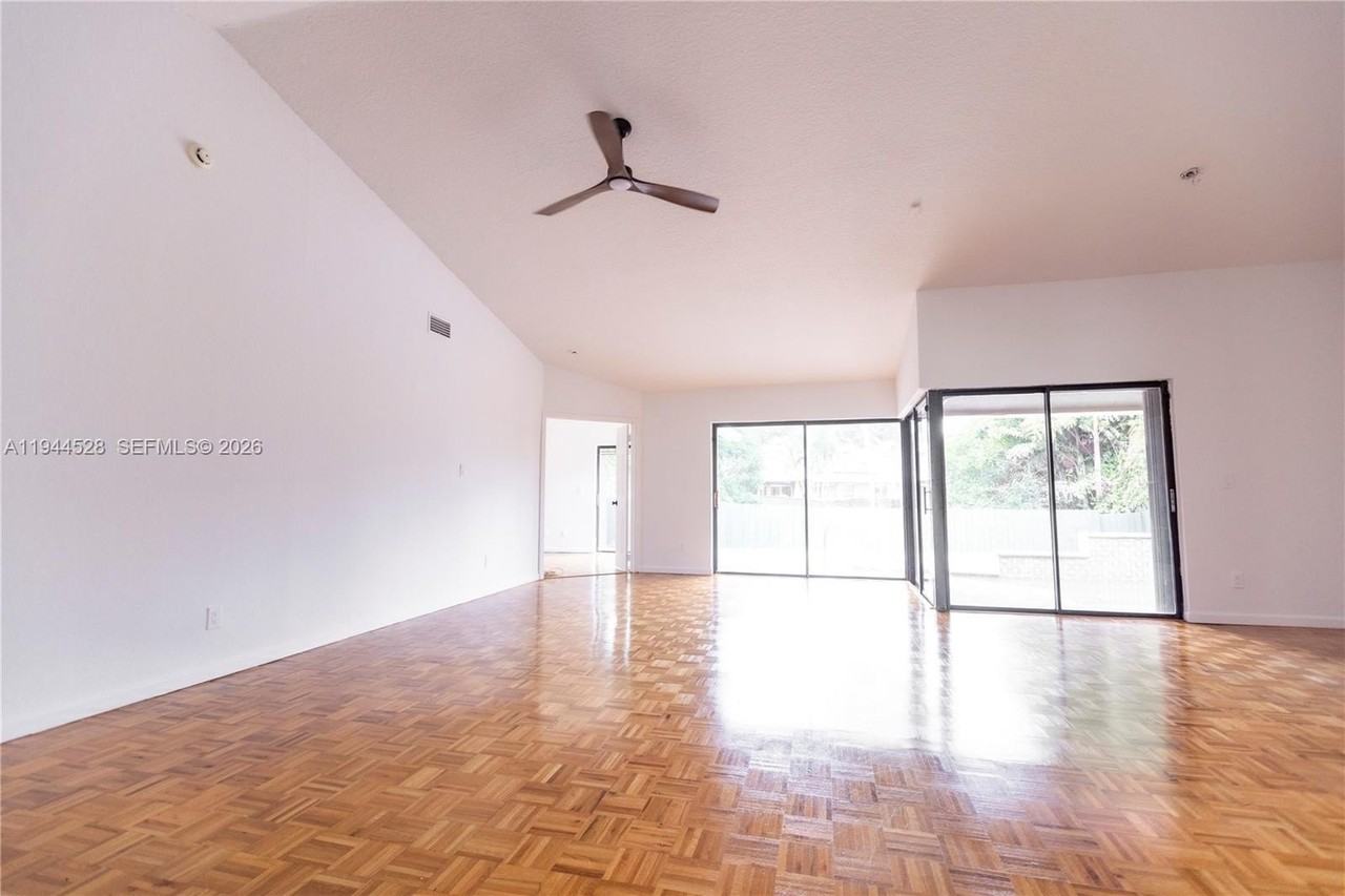 8775 Sw 57th St - Photo 6 of 35