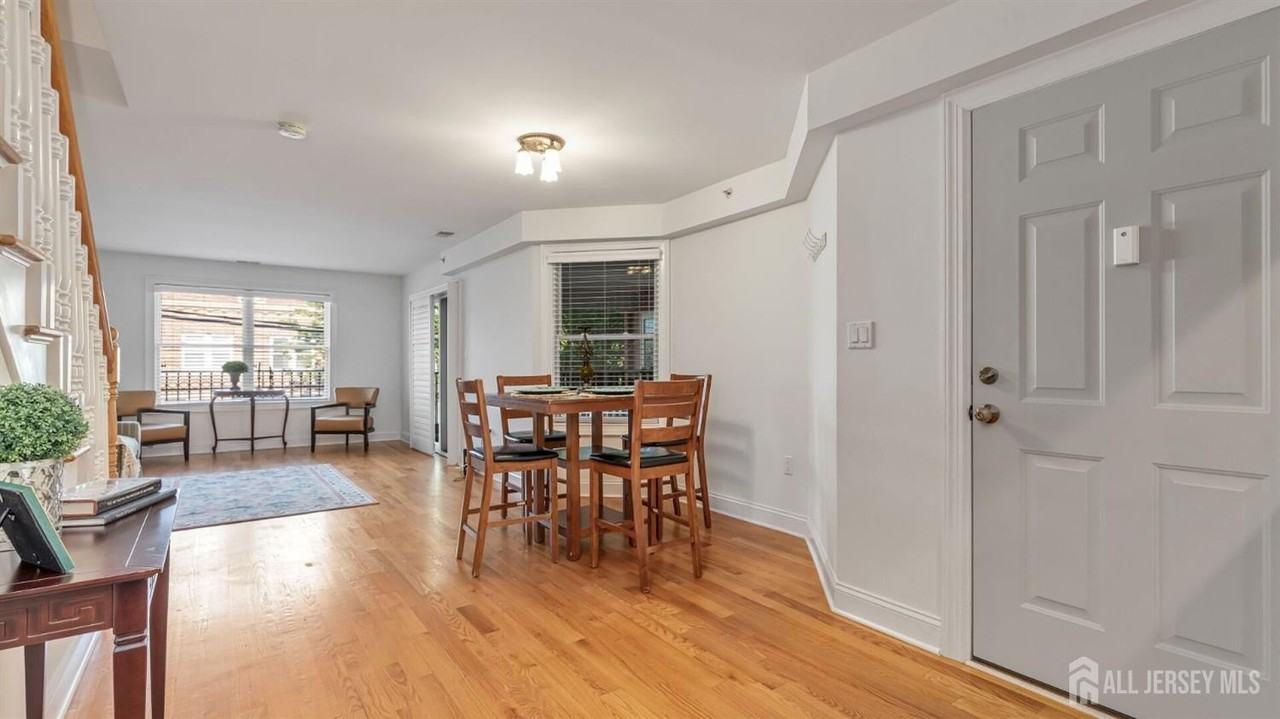 112 N Broadway #C - Photo 2 of 41