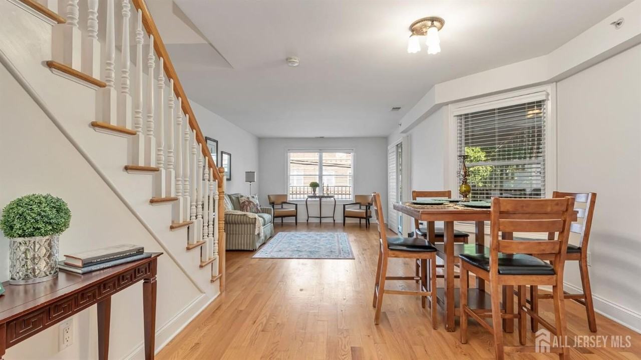 112 N Broadway #C - Photo 3 of 41