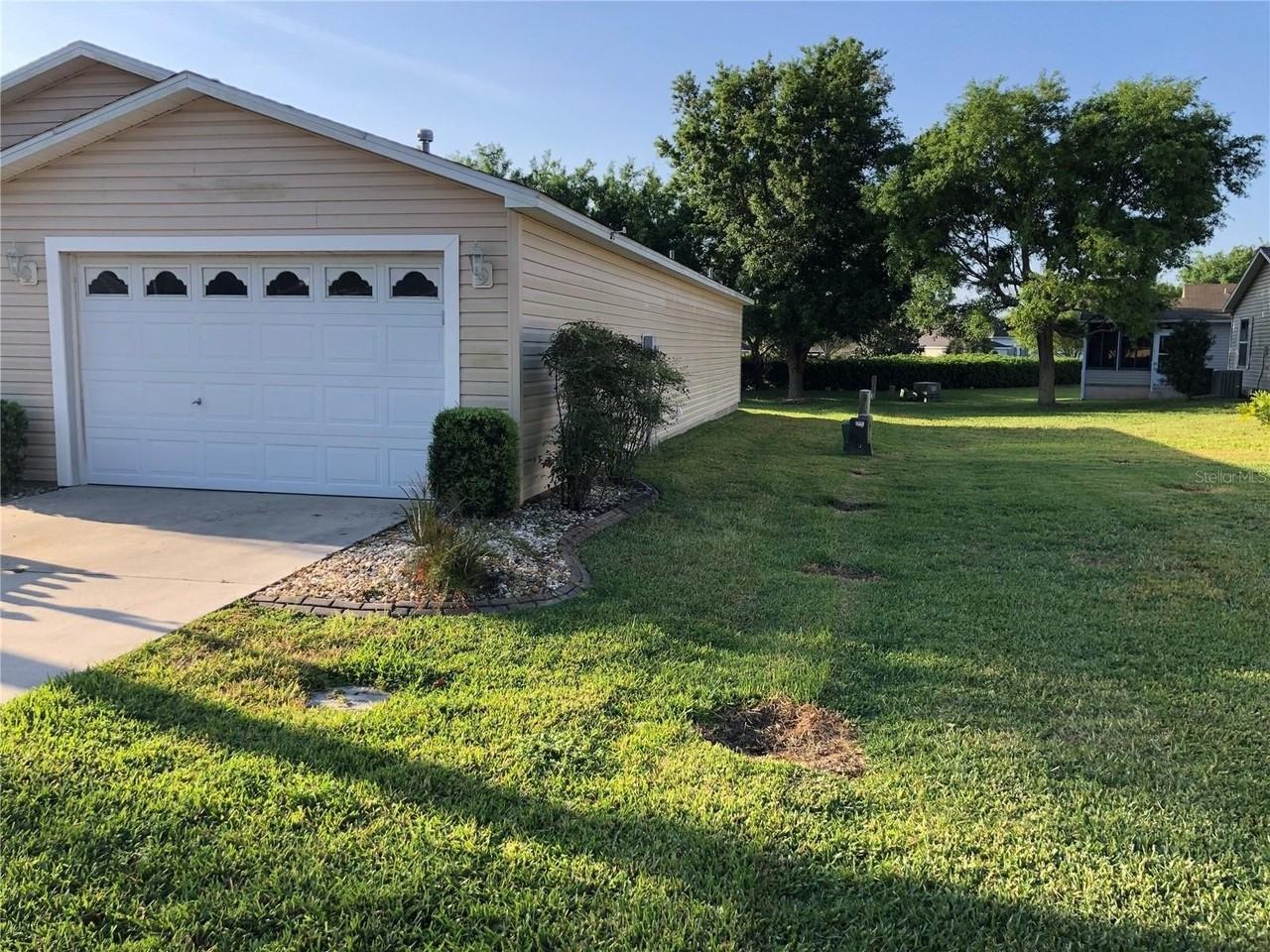 2566 Hialeah Ave - Photo 2 of 20