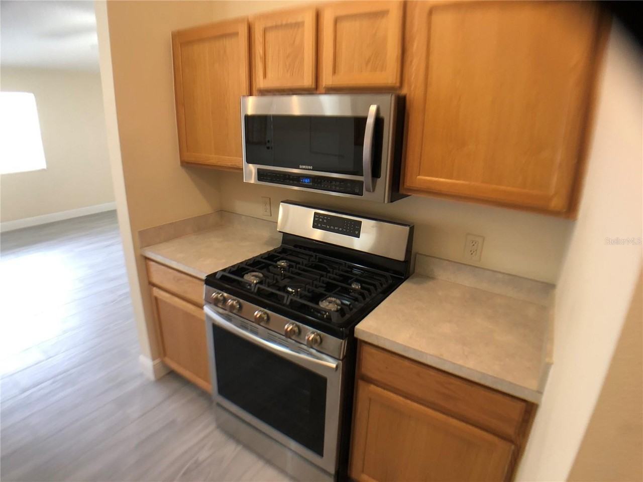 2566 Hialeah Ave - Photo 6 of 20