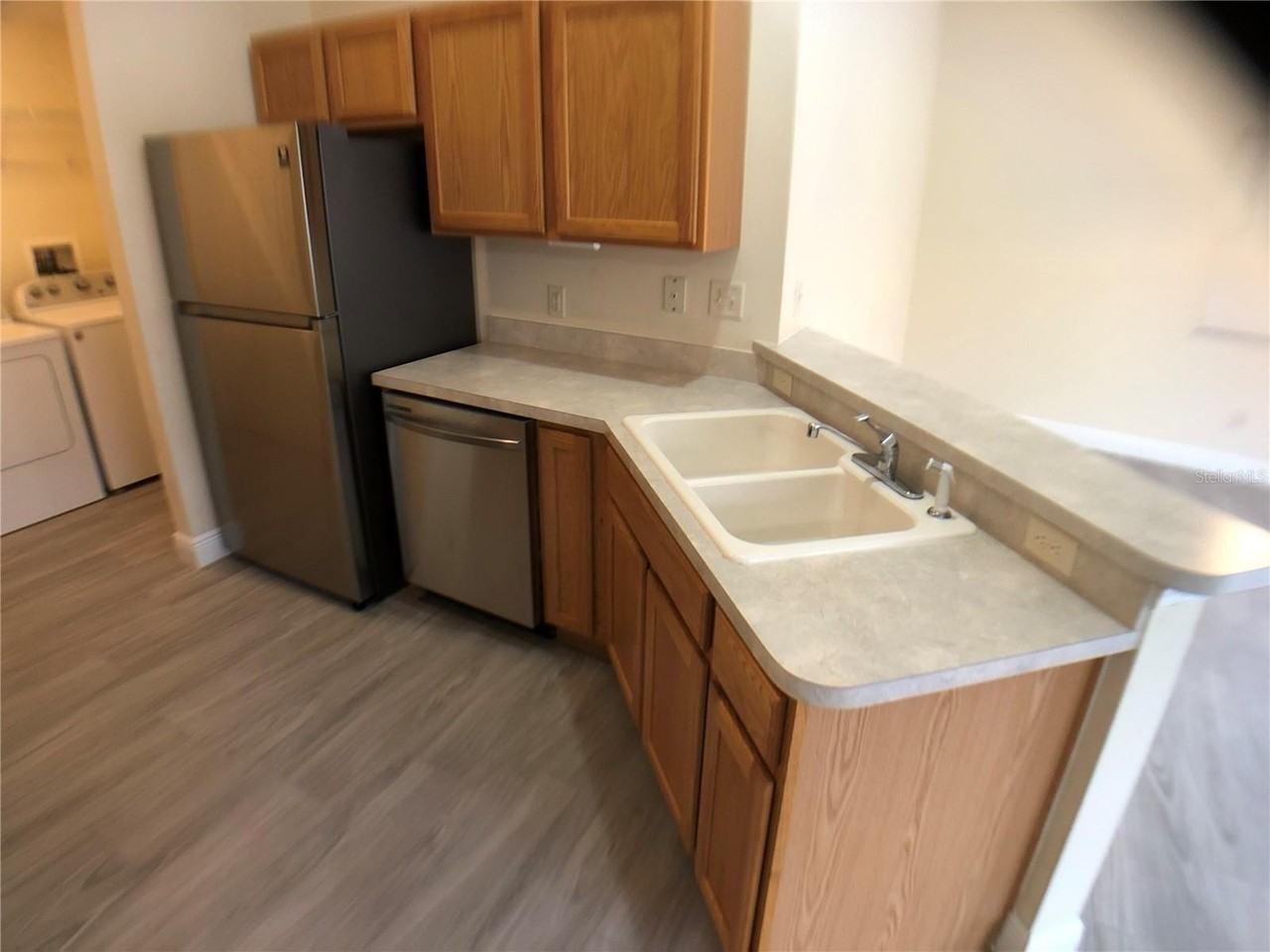 2566 Hialeah Ave - Photo 7 of 20