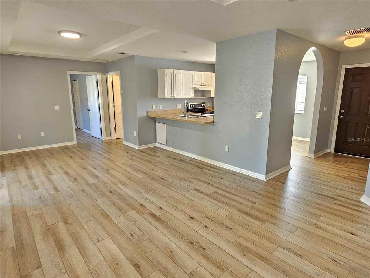 8470 Drolet Ave - Photo 5 of 34