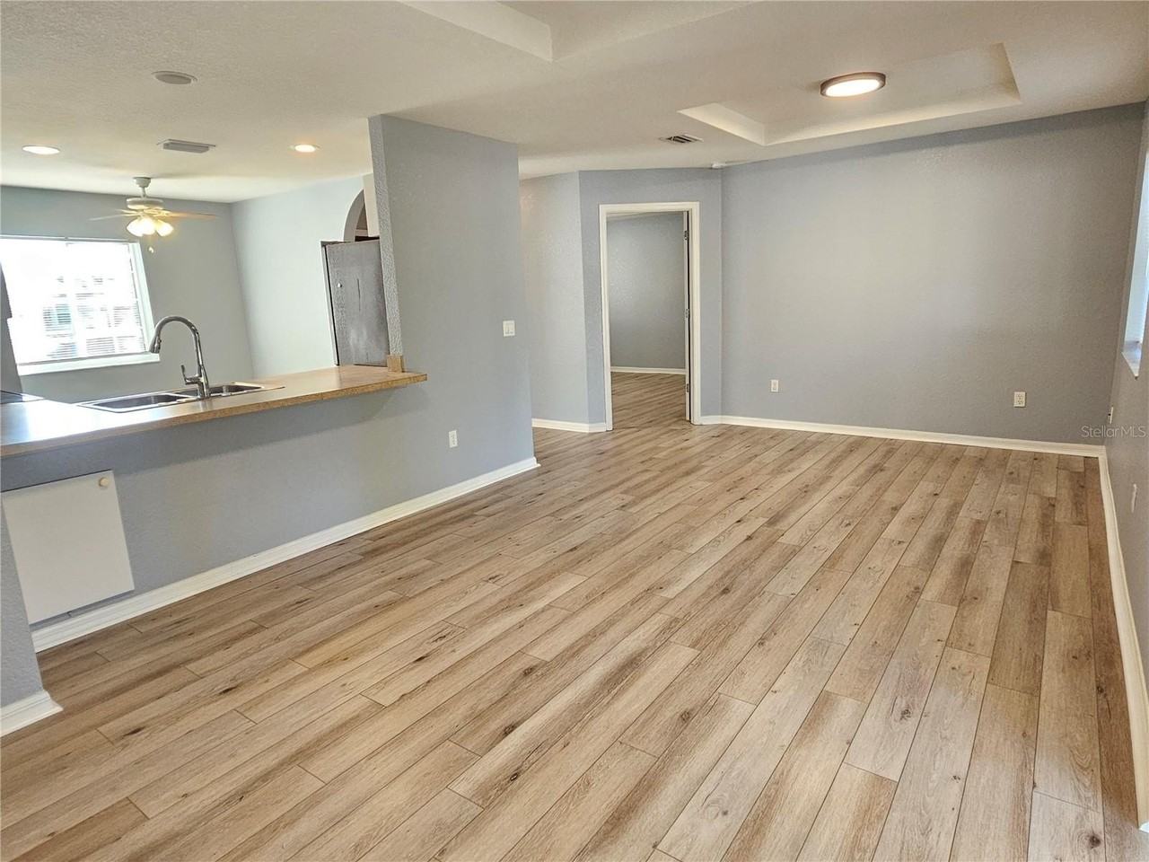 8470 Drolet Ave - Photo 6 of 34