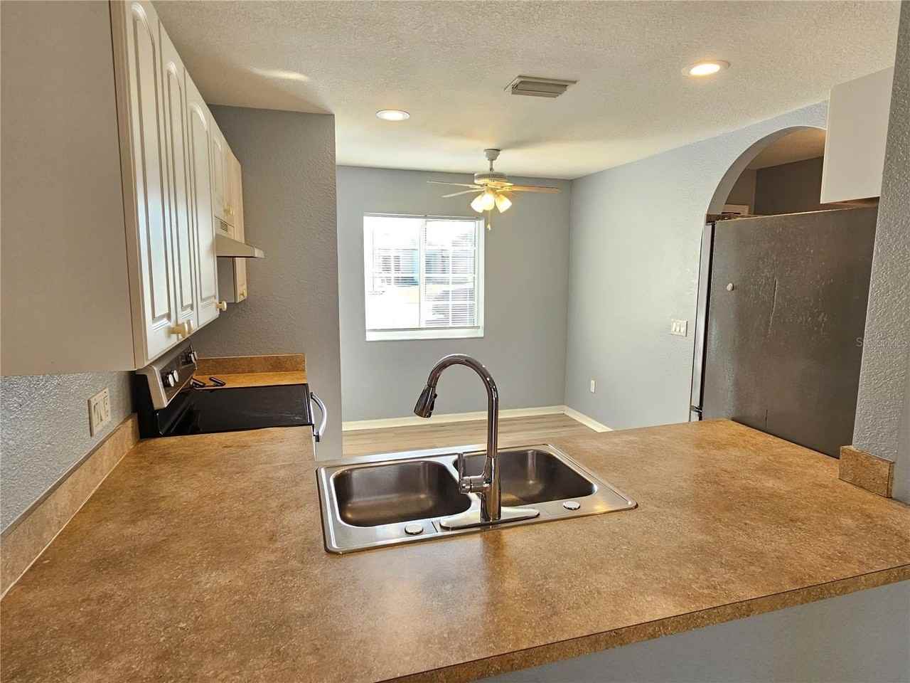 8470 Drolet Ave - Photo 7 of 34