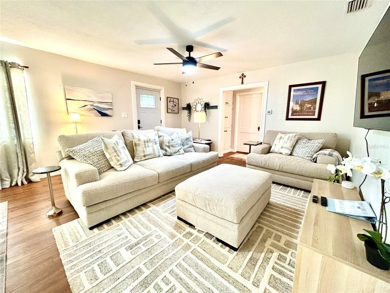 265 W Bay Ave - Photo 2 of 16