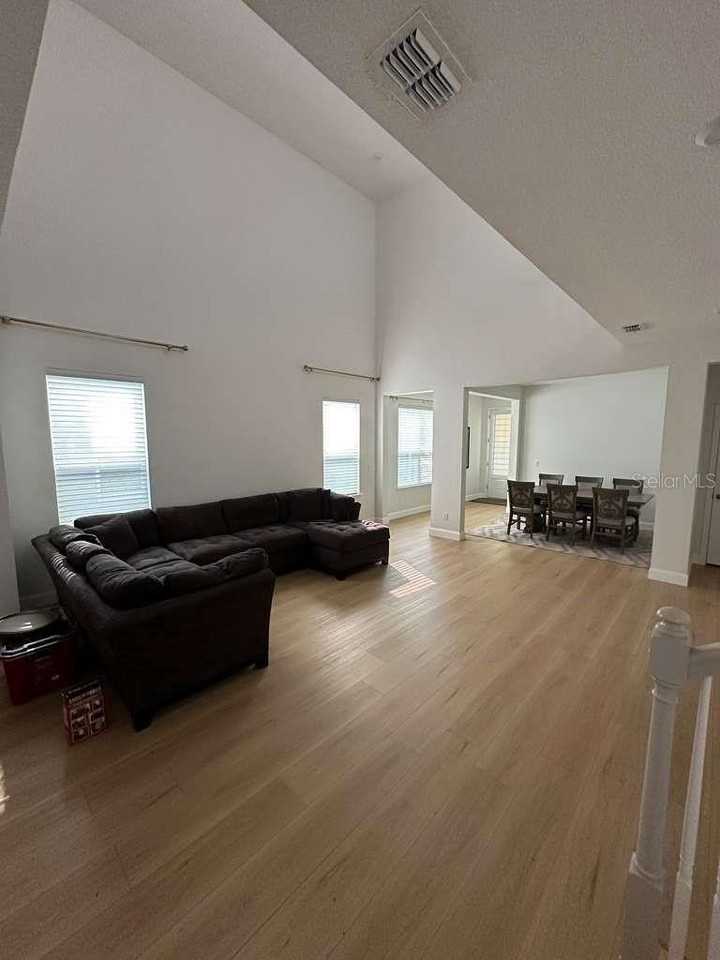 4648 Prairie Creek St - Photo 4 of 29