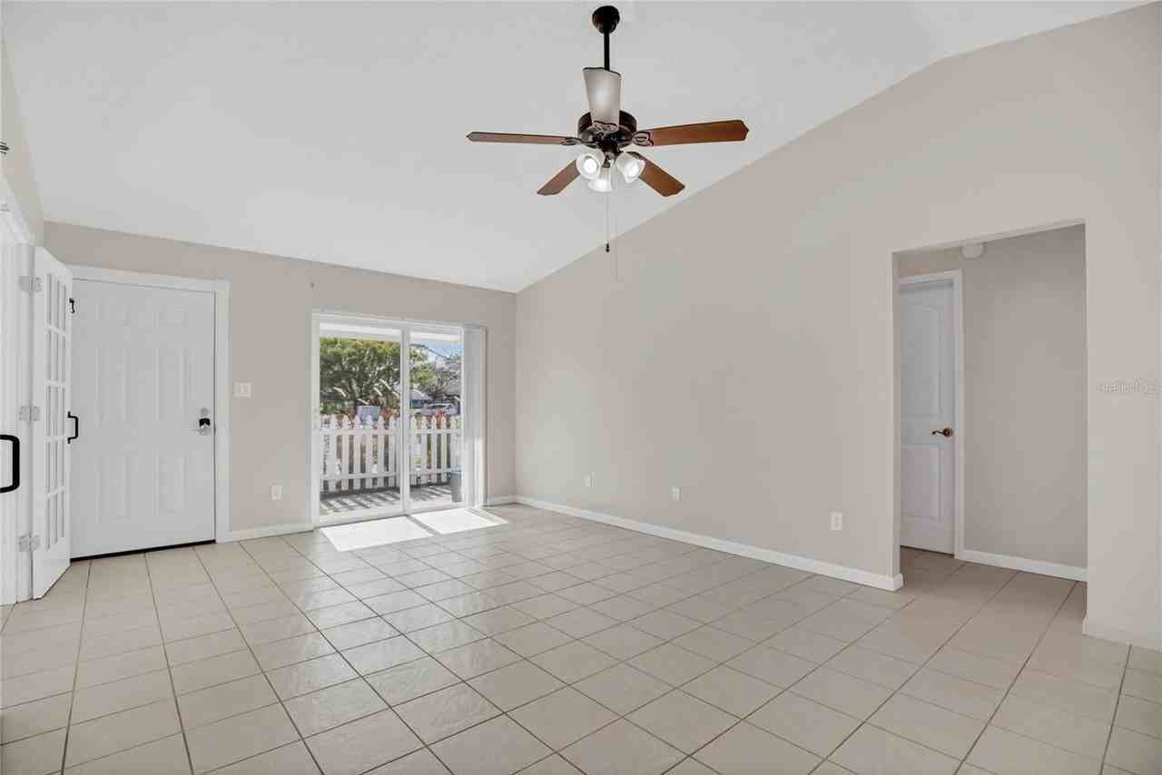 3070 Autumn Ct - Photo 5 of 25