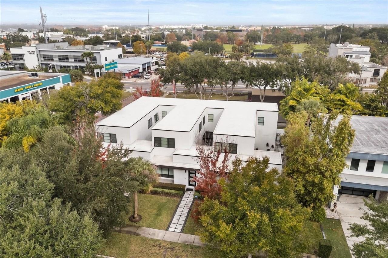 1049 N Kentucky Ave - Photo 4 of 43