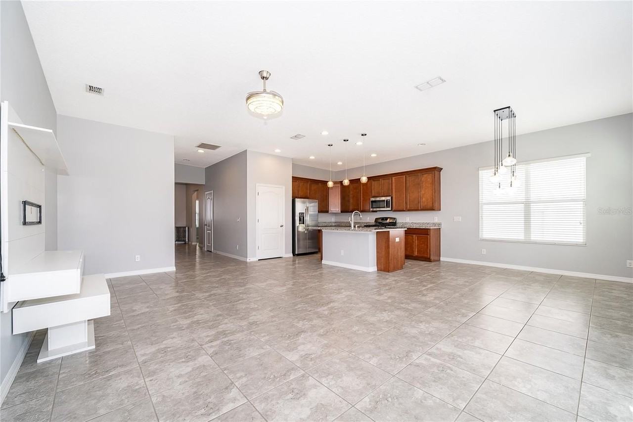 902 Grand Hilltop Dr - Photo 5 of 29