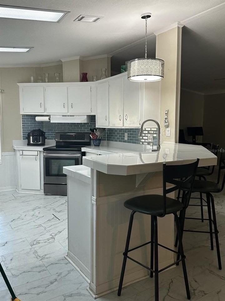 507 Lazy Lake Dr W - Photo 3 of 10