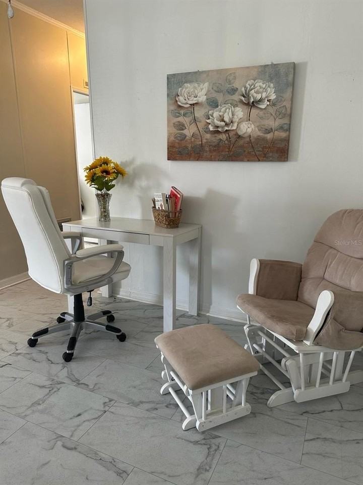 507 Lazy Lake Dr W - Photo 4 of 10