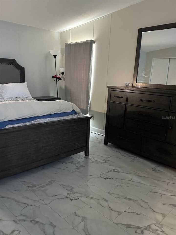 507 Lazy Lake Dr W - Photo 5 of 10