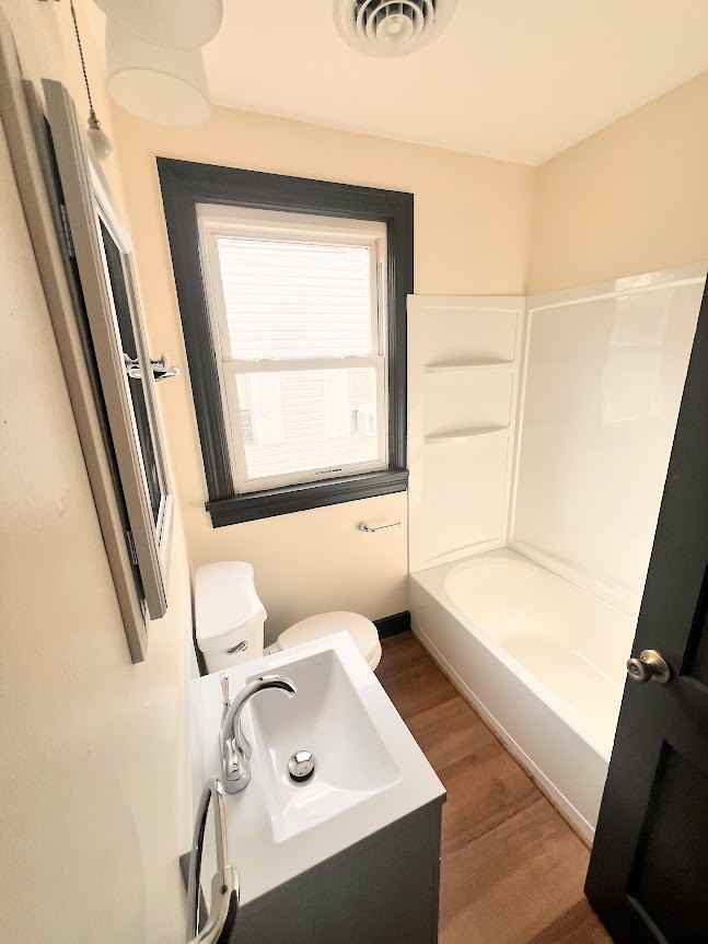 2109 Lynchburg Street - Photo 2 of 10