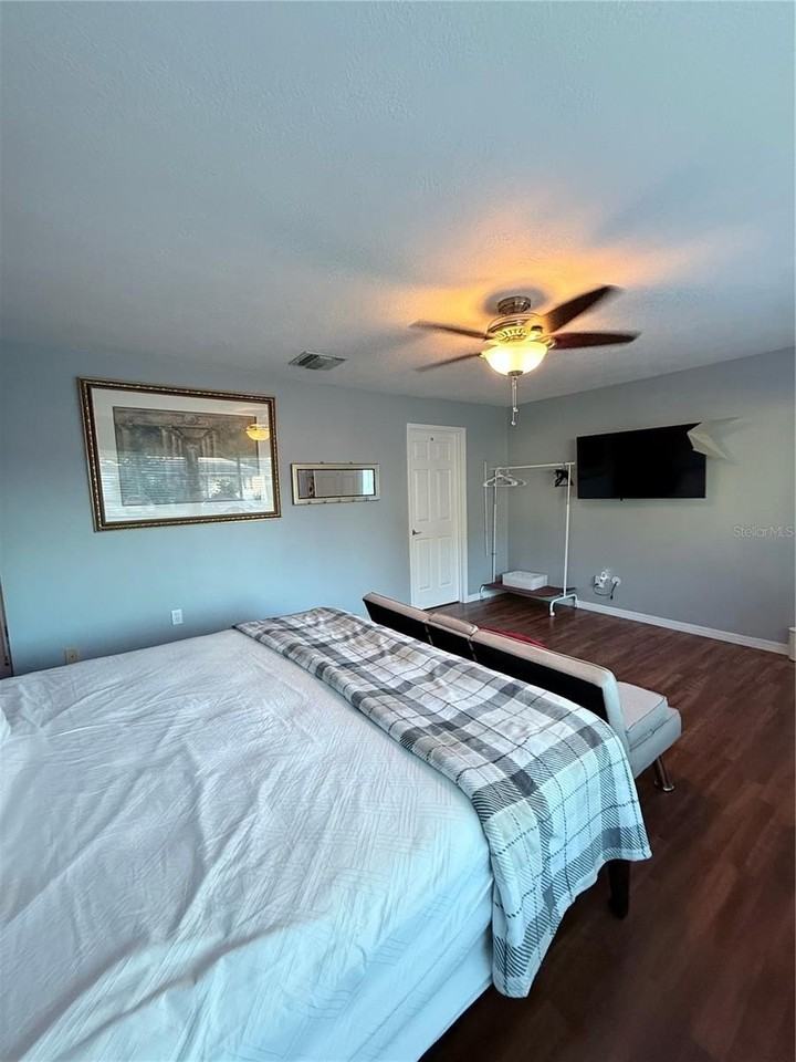 10796 Oakdale Ter - Photo 5 of 21