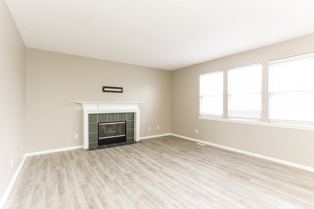 344 W Columbine Ln - Photo 4 of 20